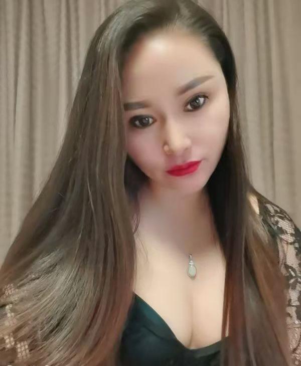 会玩激情的少妇双飞