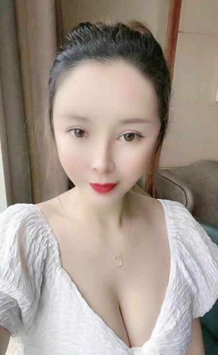 小巧玲珑骚逼粉嫩