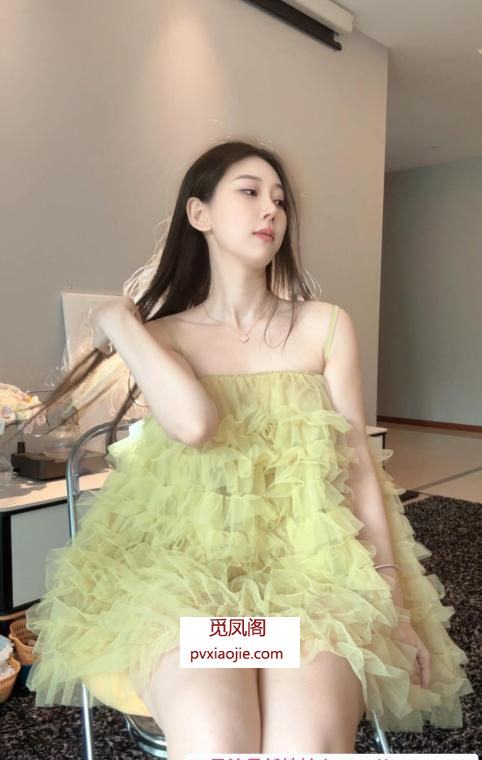 丰满纯情小美女