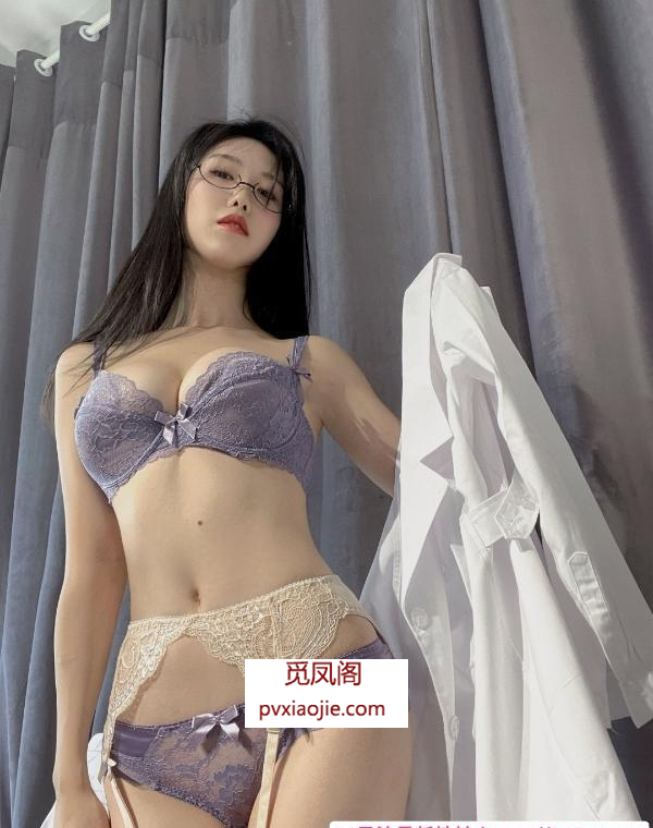 长腿翘臀风骚女郎